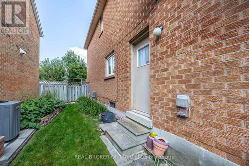 34 Hyde Park Drive, Richmond Hill (Doncrest), ON - Outdoor With Exterior