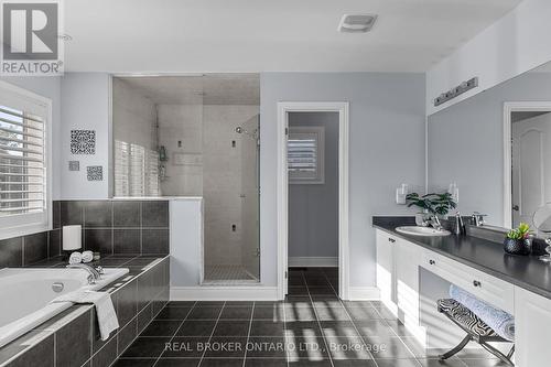 33 Royal Park Boulevard, Barrie (Bayshore), ON - Indoor Photo Showing Bathroom