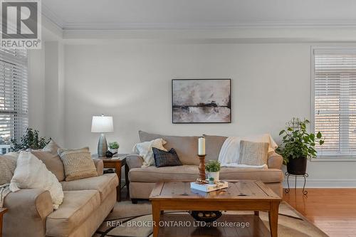 33 Royal Park Boulevard, Barrie, ON - Indoor Photo Showing Living Room