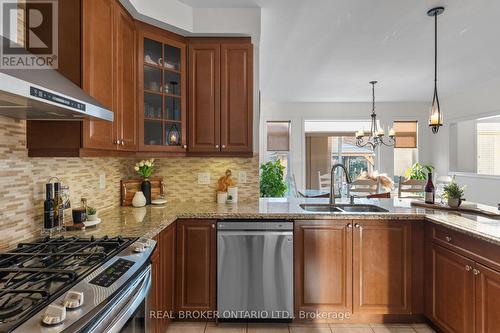 33 Royal Park Boulevard, Barrie (Bayshore), ON - Indoor Photo Showing Kitchen With Stainless Steel Kitchen With Double Sink With Upgraded Kitchen