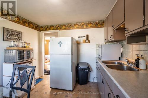 30 Garfield Crescent, Brampton (Brampton North), ON - Indoor Photo Showing Kitchen With Double Sink