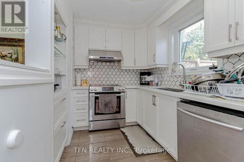 11 Glenmore Crescent, Brampton (Northgate), ON - Indoor Photo Showing Kitchen With Upgraded Kitchen