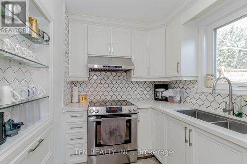 11 Glenmore Crescent, Brampton (Northgate), ON - Indoor Photo Showing Kitchen With Double Sink With Upgraded Kitchen