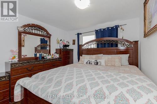 11 Glenmore Crescent, Brampton, ON - Indoor Photo Showing Bedroom