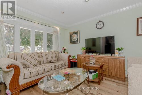 11 Glenmore Crescent, Brampton, ON - Indoor Photo Showing Living Room