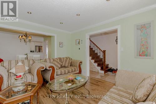 11 Glenmore Crescent, Brampton, ON - Indoor Photo Showing Living Room