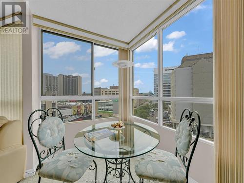 75 Riverside Drive East Unit# 810, Windsor, ON - Indoor Photo Showing Dining Room