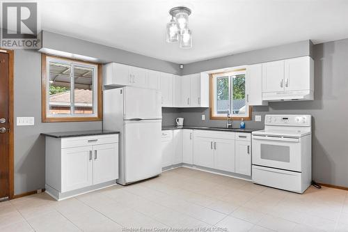 3578 Queen Street, Windsor, ON - Indoor Photo Showing Kitchen