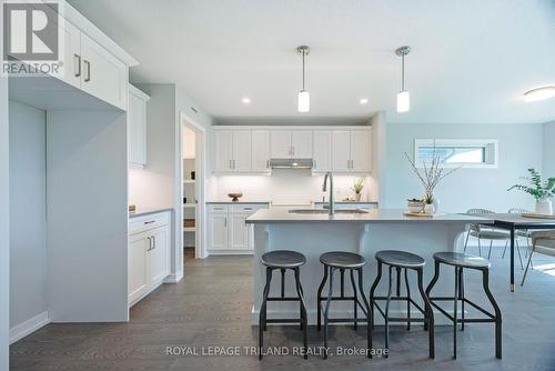 54 Silverleaf Path, St. Thomas, ON - Indoor Photo Showing Kitchen With Upgraded Kitchen