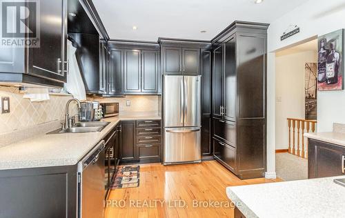 22 Argyle Crescent, Brampton (Avondale), ON - Indoor Photo Showing Kitchen With Double Sink