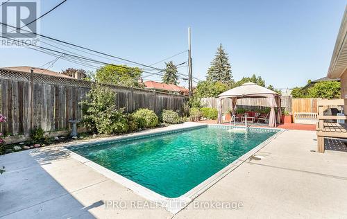 22 Argyle Crescent, Brampton, ON - Outdoor With In Ground Pool With Backyard