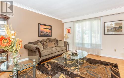 22 Argyle Crescent, Brampton (Avondale), ON - Indoor Photo Showing Living Room