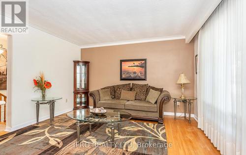 22 Argyle Crescent, Brampton (Avondale), ON - Indoor Photo Showing Living Room