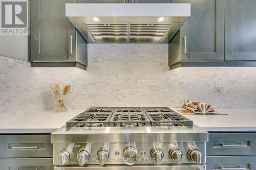 147 Camellia Crescent, Oakville, ON - Indoor Photo Showing Kitchen With Upgraded Kitchen