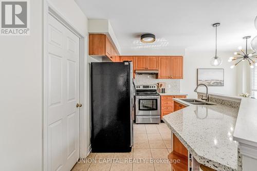 7156 Lowville Heights, Mississauga (Lisgar), ON - Indoor Photo Showing Kitchen With Double Sink