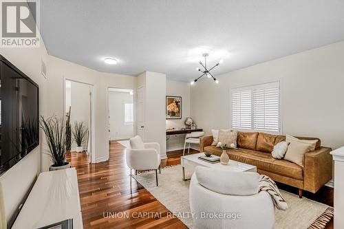 7156 Lowville Heights, Mississauga (Lisgar), ON - Indoor Photo Showing Living Room