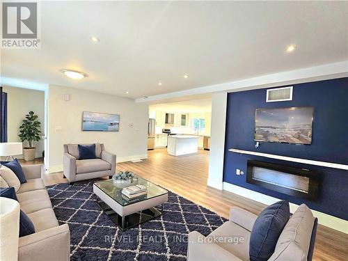 155 Samuelson Street, Cambridge, ON - Indoor Photo Showing Living Room