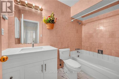 146 Berkindale Drive, Hamilton, ON - Indoor Photo Showing Bathroom