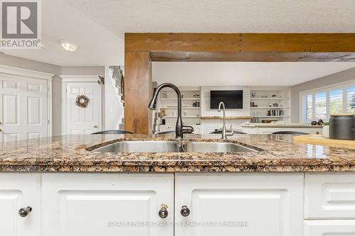 118 Scots Lane, Guelph/Eramosa (Rockwood), ON - Indoor Photo Showing Kitchen With Double Sink