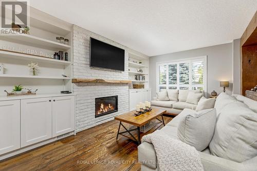 118 Scots Lane, Guelph/Eramosa (Rockwood), ON - Indoor Photo Showing Living Room With Fireplace