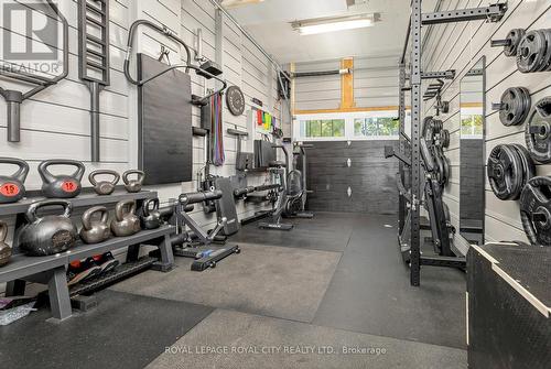 118 Scots Lane, Guelph/Eramosa (Rockwood), ON - Indoor Photo Showing Garage