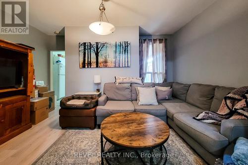 114 Tisdale Street N, Hamilton, ON - Indoor Photo Showing Living Room