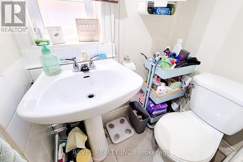 114 Tisdale Street N, Hamilton, ON - Indoor Photo Showing Bathroom