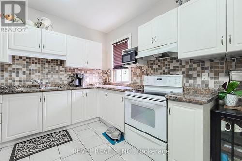 114 Tisdale Street N, Hamilton, ON - Indoor Photo Showing Kitchen