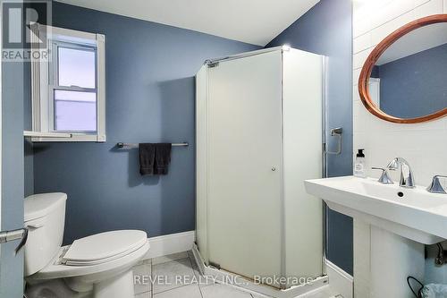 114 Tisdale Street N, Hamilton, ON - Indoor Photo Showing Bathroom