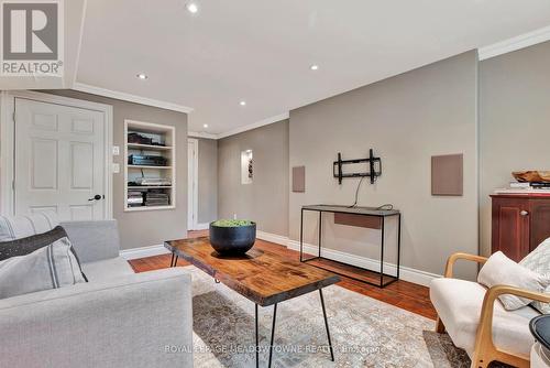 1 Woodspring Court, Hamilton, ON - Indoor Photo Showing Living Room