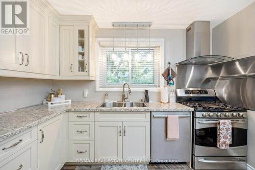 257 Brady Street, Guelph/Eramosa (Rockwood), ON - Indoor Photo Showing Kitchen With Double Sink