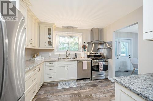 257 Brady Street, Guelph/Eramosa (Rockwood), ON - Indoor Photo Showing Kitchen With Stainless Steel Kitchen