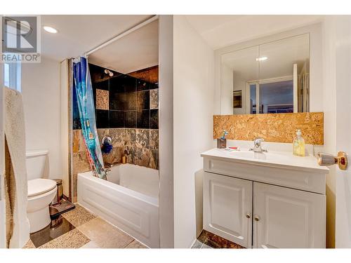 4008 29 Street, Vernon, BC - Indoor Photo Showing Bathroom