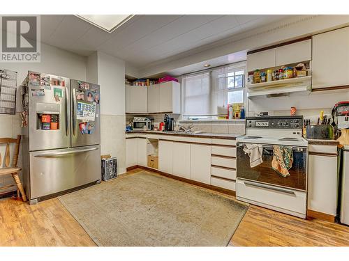 4008 29 Street, Vernon, BC - Indoor Photo Showing Kitchen