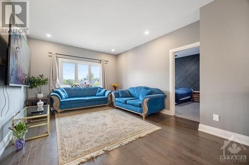 409 Colmar Street, Embrun, ON - Indoor Photo Showing Living Room