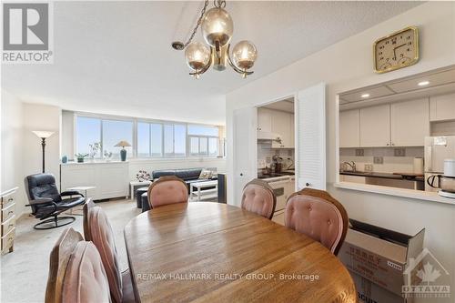 2308 - 500 Laurier Avenue W, Ottawa, ON - Indoor Photo Showing Dining Room