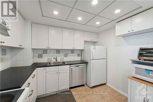 2308 - 500 Laurier Avenue W, Ottawa, ON - Indoor Photo Showing Kitchen