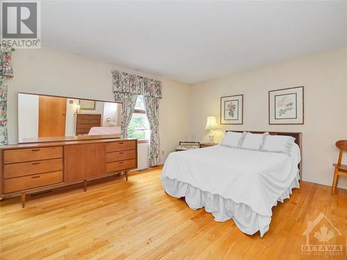 602 Glenhurst Crescent, Ottawa, ON - Indoor Photo Showing Bedroom