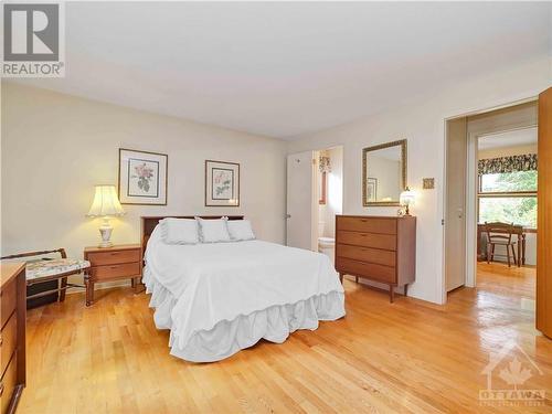 602 Glenhurst Crescent, Ottawa, ON - Indoor Photo Showing Bedroom