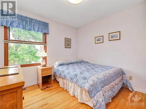 602 Glenhurst Crescent, Ottawa, ON - Indoor Photo Showing Bedroom