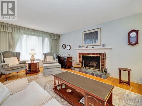 602 Glenhurst Crescent, Ottawa, ON - Indoor Photo Showing Living Room With Fireplace