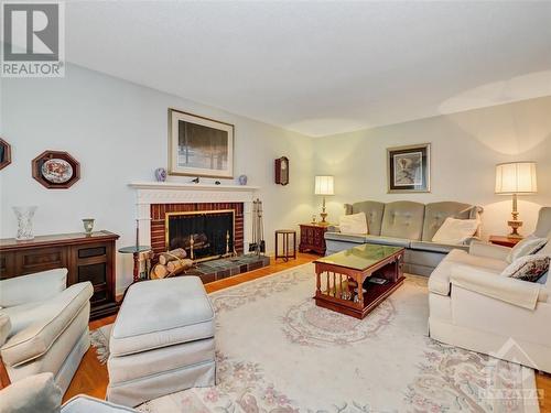 602 Glenhurst Crescent, Ottawa, ON - Indoor Photo Showing Living Room With Fireplace