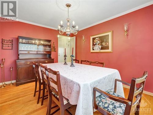 602 Glenhurst Crescent, Ottawa, ON - Indoor Photo Showing Dining Room