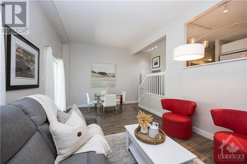 2206 Orient Park Drive Unit#46, Ottawa, ON - Indoor Photo Showing Living Room