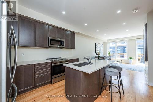 2527 Castlegate Crossing, Pickering, ON - Indoor Photo Showing Kitchen With Upgraded Kitchen