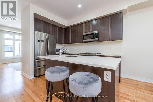 2527 Castlegate Crossing, Pickering, ON - Indoor Photo Showing Kitchen