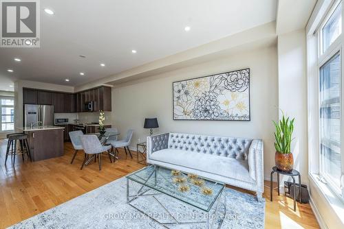 2527 Castlegate Crossing, Pickering, ON - Indoor Photo Showing Living Room