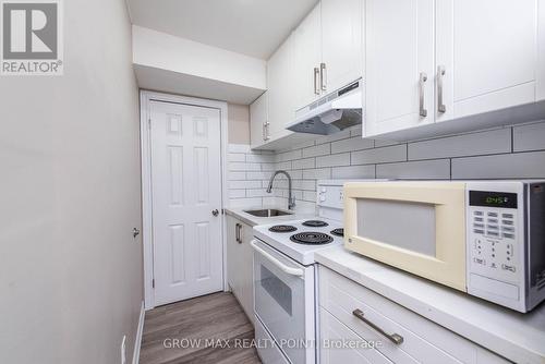 2527 Castlegate Crossing, Pickering, ON - Indoor Photo Showing Kitchen