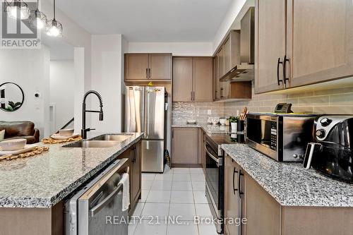 6 Ogston Crescent N, Whitby, ON - Indoor Photo Showing Kitchen With Double Sink With Upgraded Kitchen