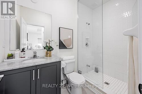 6 Ogston Crescent N, Whitby, ON - Indoor Photo Showing Bathroom